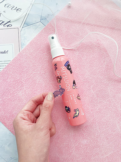 一張含有 文字, 指甲, 筆跡, 手指 的圖片自動產生的描述